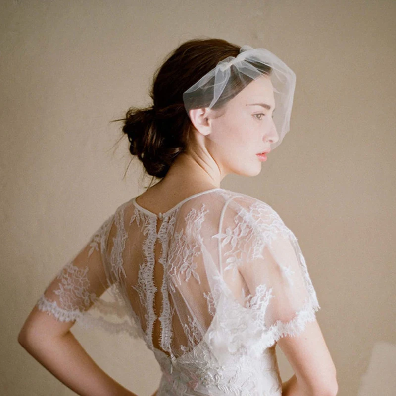 Фата свадебная ручной работы, Мягкая сетчатая, прошитая вручную, короткая, в европейском и американском стиле, для невесты, свадебный головн...
Фата свадебная ручной работы, Мягкая сетчатая, прошитая вручную, короткая, в европейском и американском стиле, для невесты, свадебный головн...