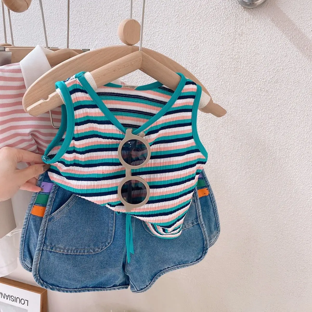 Fashion 2 Pieces Girls Shorts Sets Summer Striped Vest And Denim Pocket Shorts Casual Kids Children Clothing Suits
Fashion 2 Pieces Girls Shorts Sets Summer Striped Vest And Denim Pocket Shorts Casual Kids Children Clothing Suits