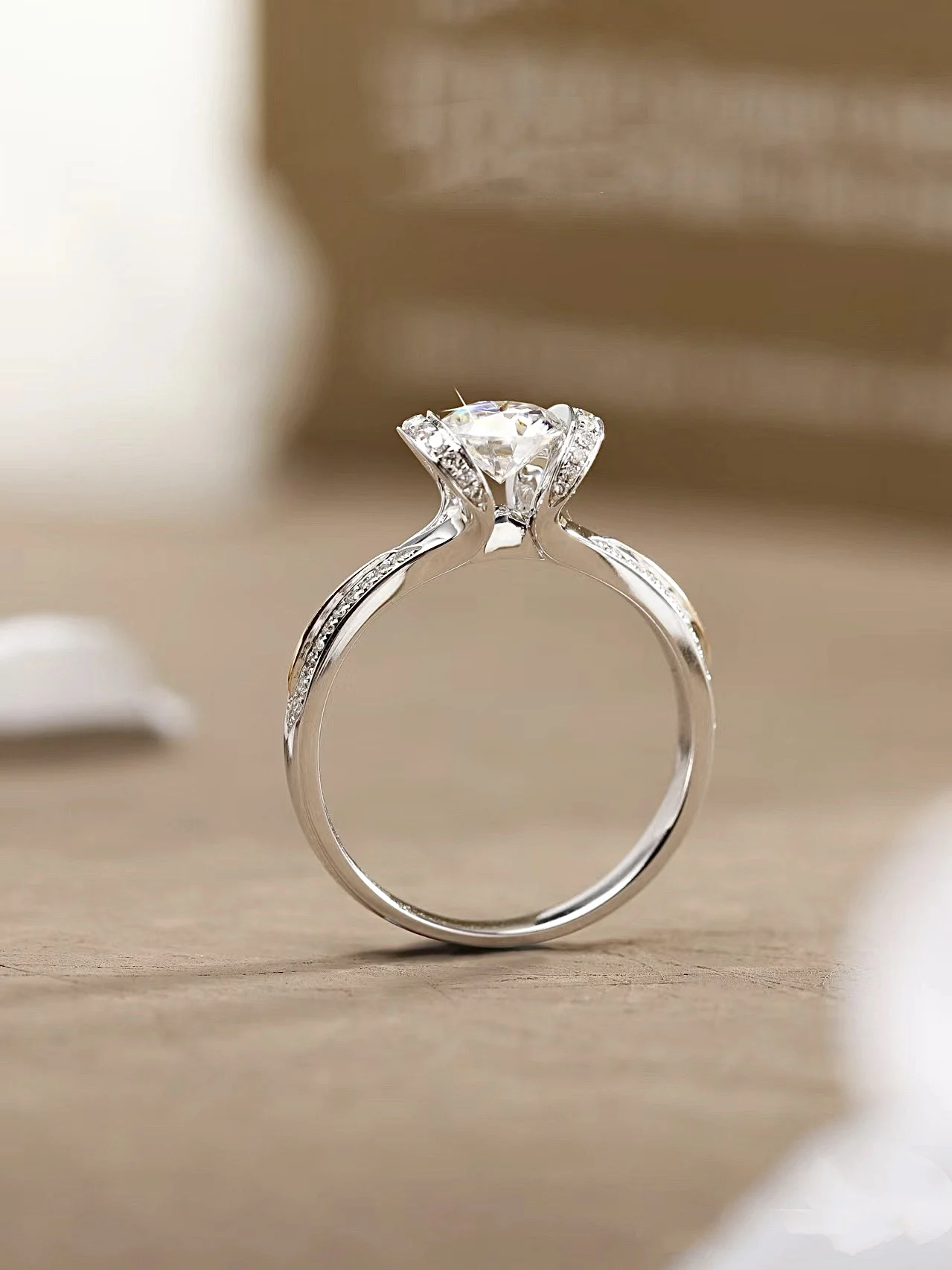 New Mossan diamond ring female "Tolerance" sterling silver gold personalized senior simple Mossan diamond ring
New Mossan diamond ring female "Tolerance" sterling silver gold personalized senior simple Mossan diamond ring
