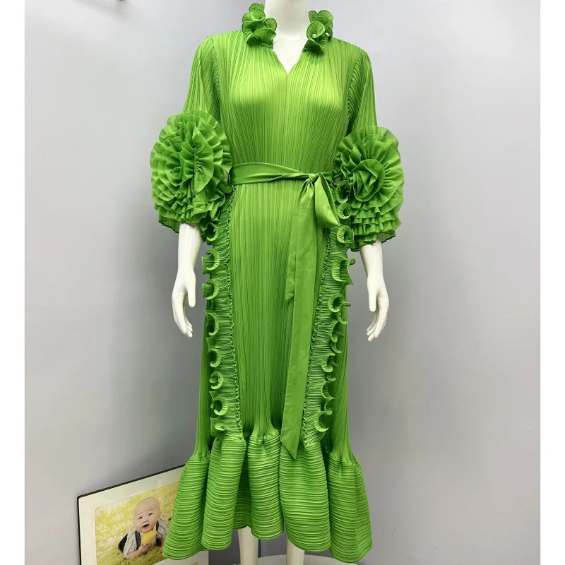 Miyake Одежда Черное плиссированное платье с грибковыми краями и легким зрелым