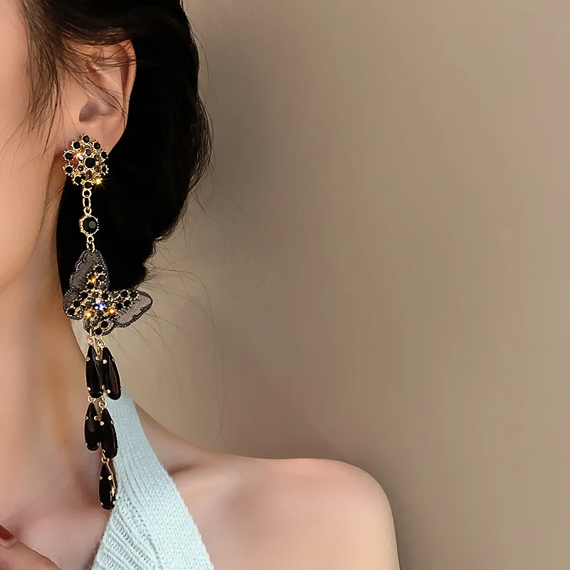 Женские серьги в форме бабочки Hyperbole, однотонные тусклые черные серьги-подвески в форме бабочки, стильные серьги для женщин
Женские серьги в форме бабочки Hyperbole, однотонные тусклые черные серьги-подвески в форме бабочки, стильные серьги для женщин