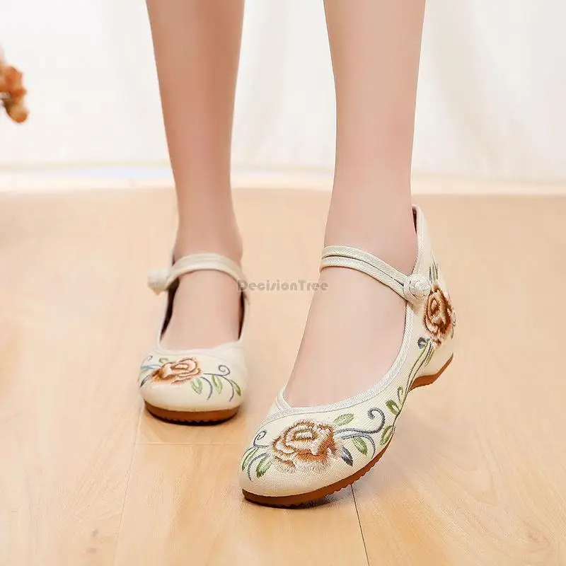 2023 women's new embroidered cloth shoes chinese style hanfu accessory soft sole dance shoes retro national style daily shoes 
2023 women's new embroidered cloth shoes chinese style hanfu accessory soft sole dance shoes retro national style daily shoes