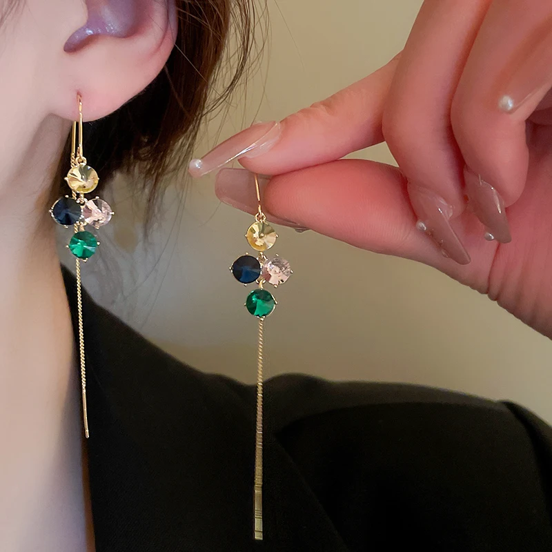 DREJEW Micro-inlaid Rhinestone Drop Earrings Exquisite Golden Line Long Tassel Earring 2023 New Fashion Women's Ear Jewelry
DREJEW Micro-inlaid Rhinestone Drop Earrings Exquisite Golden Line Long Tassel Earring 2023 New Fashion Women's Ear Jewelry