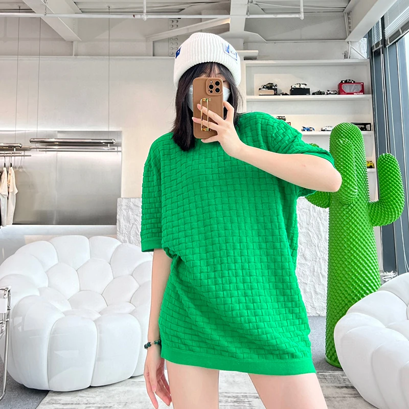 2022 summer new cotton knitted woven plaid short sleeve t-shirt big name high quality women's round neck fashion green loose top
2022 summer new cotton knitted woven plaid short sleeve t-shirt big name high quality women's round neck fashion green loose top