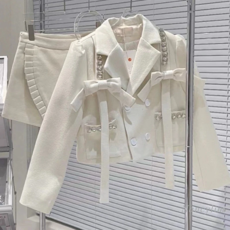 2022 Spring Woolen Skirts Set for Women Korean Style Diamond Bow Wool Blend Coat + Short Skirt Two-Piece Suit Fashion Outfits
2022 Spring Woolen Skirts Set for Women Korean Style Diamond Bow Wool Blend Coat + Short Skirt Two-Piece Suit Fashion Outfits
