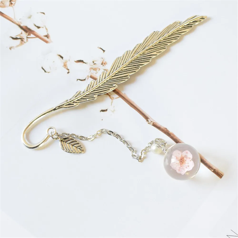 Dry Flower Metal Bookmark Retro Ball Pendant Book Label for Vintage Jewelry Kids Gift Kawaii Stationery Book Accessories
Dry Flower Metal Bookmark Retro Ball Pendant Book Label for Vintage Jewelry Kids Gift Kawaii Stationery Book Accessories