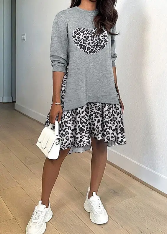 Womens Dresses 2023 Spring Fashion Leopard Heart Print Patchwork Ruched Round Neck Long Sleeve Asymmetrical Sweatshirt Dress
Womens Dresses 2023 Spring Fashion Leopard Heart Print Patchwork Ruched Round Neck Long Sleeve Asymmetrical Sweatshirt Dress