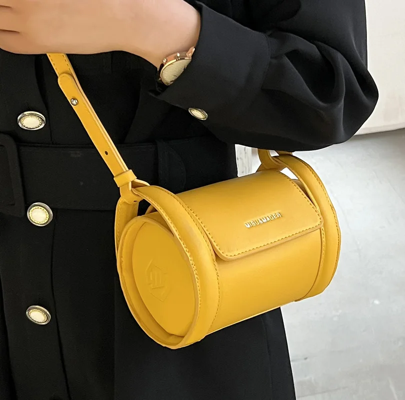 New and unique solid color cylinder waterproof cosmetic bag PU leather anti-theft travel for women's shoulder crossbody bag
New and unique solid color cylinder waterproof cosmetic bag PU leather anti-theft travel for women's shoulder crossbody bag