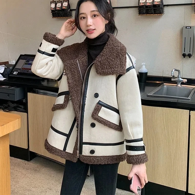 2023 Autumn Winter New Everything Locomotive Fur one Body Coat Female Particle Cashmere Lamb Fur Fashion Thickened Small Coat XF
2023 Autumn Winter New Everything Locomotive Fur one Body Coat Female Particle Cashmere Lamb Fur Fashion Thickened Small Coat XF