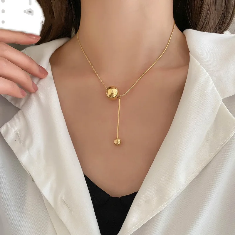 Snake bone transfer bead necklace women's new light luxury personality fashion round bead collar
Snake bone transfer bead necklace women's new light luxury personality fashion round bead collar