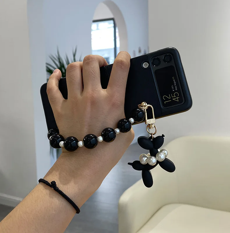 Кожаный чехол с подвеской в виде абстрактных шариков и собачек для Samsung Galaxy Z Flip 3
Кожаный чехол с подвеской в виде абстрактных шариков и собачек для Samsung Galaxy Z Flip 3