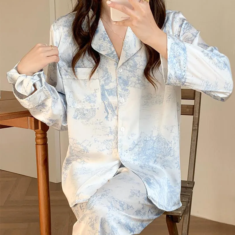 2pcs Women Pyjamas Set Lapel Satin Pajamas Sleepwear Intimate Lingerie Spring Long Sleeve Home Clothes Satin Nightwear 
2pcs Women Pyjamas Set Lapel Satin Pajamas Sleepwear Intimate Lingerie Spring Long Sleeve Home Clothes Satin Nightwear