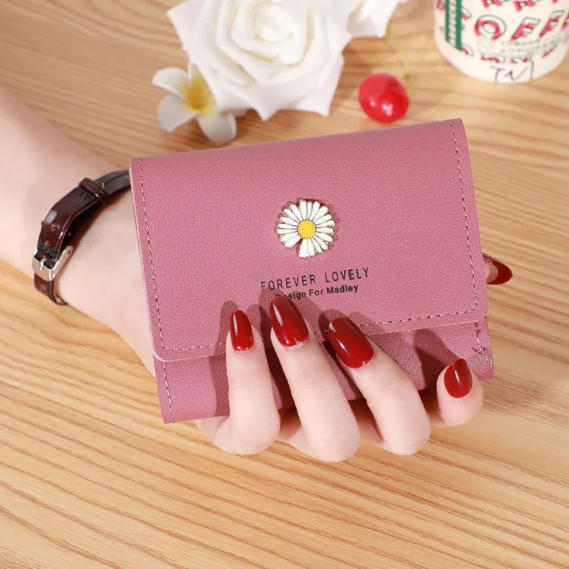 Multi-card Ladies Wallet Daisy Print Short Small Three Fold Handmade Wallet Card Bag Coin Purses for Women New Fashion Casual
Multi-card Ladies Wallet Daisy Print Short Small Three Fold Handmade Wallet Card Bag Coin Purses for Women New Fashion Casual