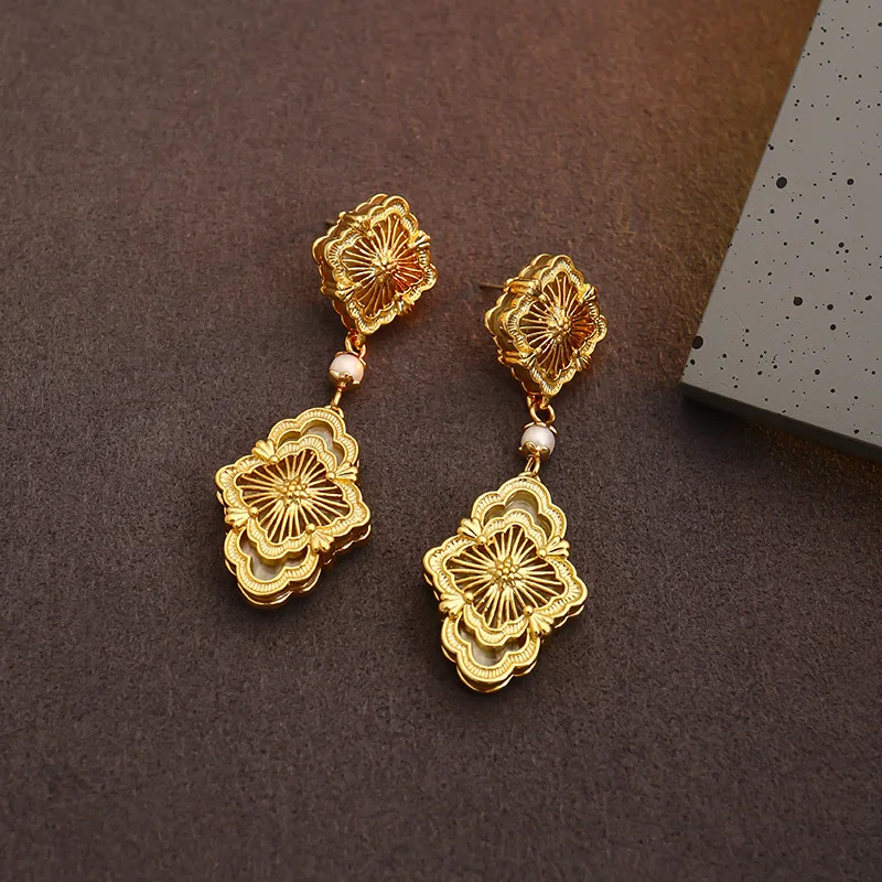 New autumn French hollow out high-quality middle-aged earrings luxury vintage golden geometry baroque lace flower eardrop
New autumn French hollow out high-quality middle-aged earrings luxury vintage golden geometry baroque lace flower eardrop