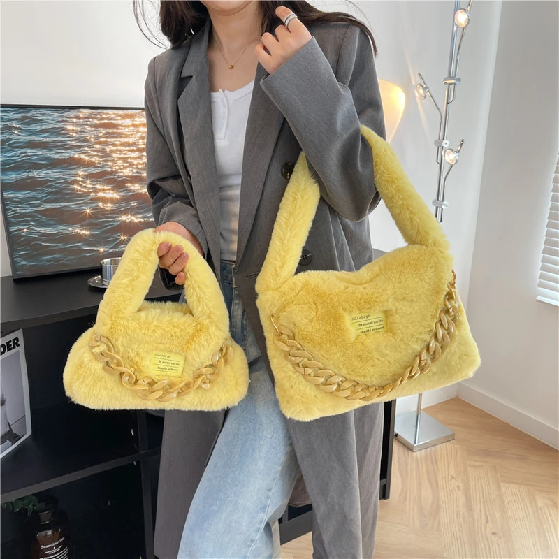 Fashion Chain Women Shoulder Bag Female Winter Plush Underarm Handbag Solid Soft Fluffy Hand Bag Fur Winter Phone Purse Designer
Fashion Chain Women Shoulder Bag Female Winter Plush Underarm Handbag Solid Soft Fluffy Hand Bag Fur Winter Phone Purse Designer