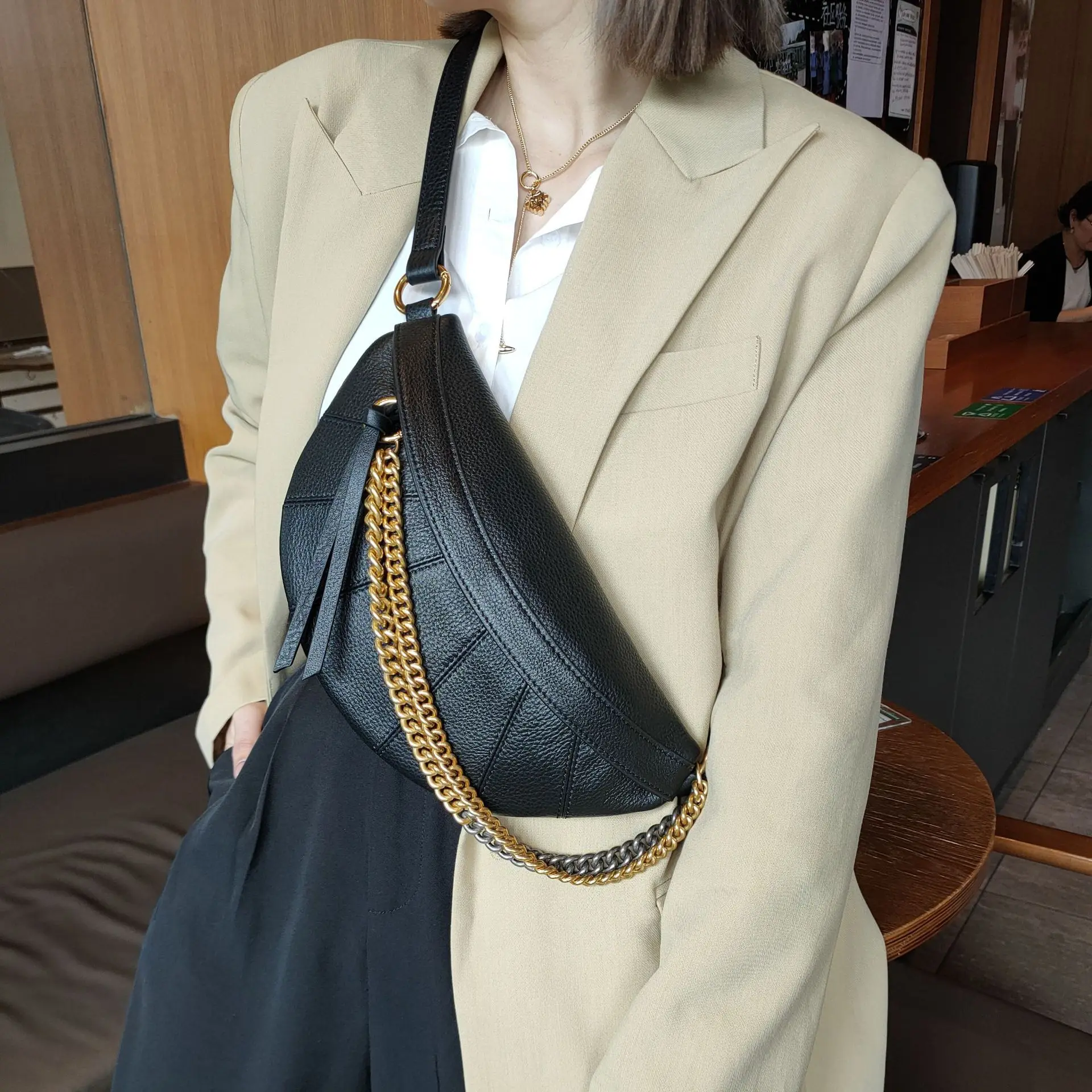 New Chain Women Chest Bags Genuine Leather Fanny Pack Luxury Female Belt Waist Bag Fashion Ladies Shoulder Crossbody Bag
New Chain Women Chest Bags Genuine Leather Fanny Pack Luxury Female Belt Waist Bag Fashion Ladies Shoulder Crossbody Bag