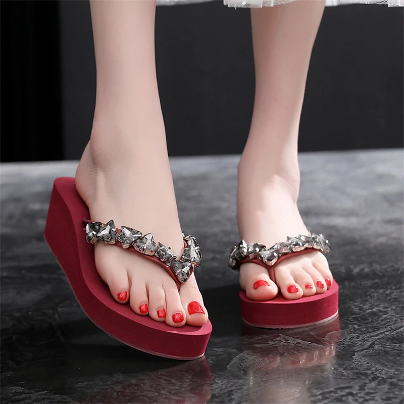 2022 summer new thick bottom triangle rhinestone women's slippers fashion outer wear flip-flops Korean version wedge sandals
2022 summer new thick bottom triangle rhinestone women's slippers fashion outer wear flip-flops Korean version wedge sandals