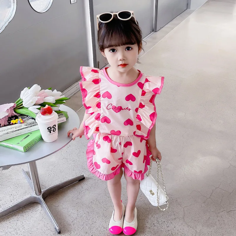 Детский летний комплект из двух предметов с принтом «любовь»
Детский летний комплект из двух предметов с принтом «любовь»