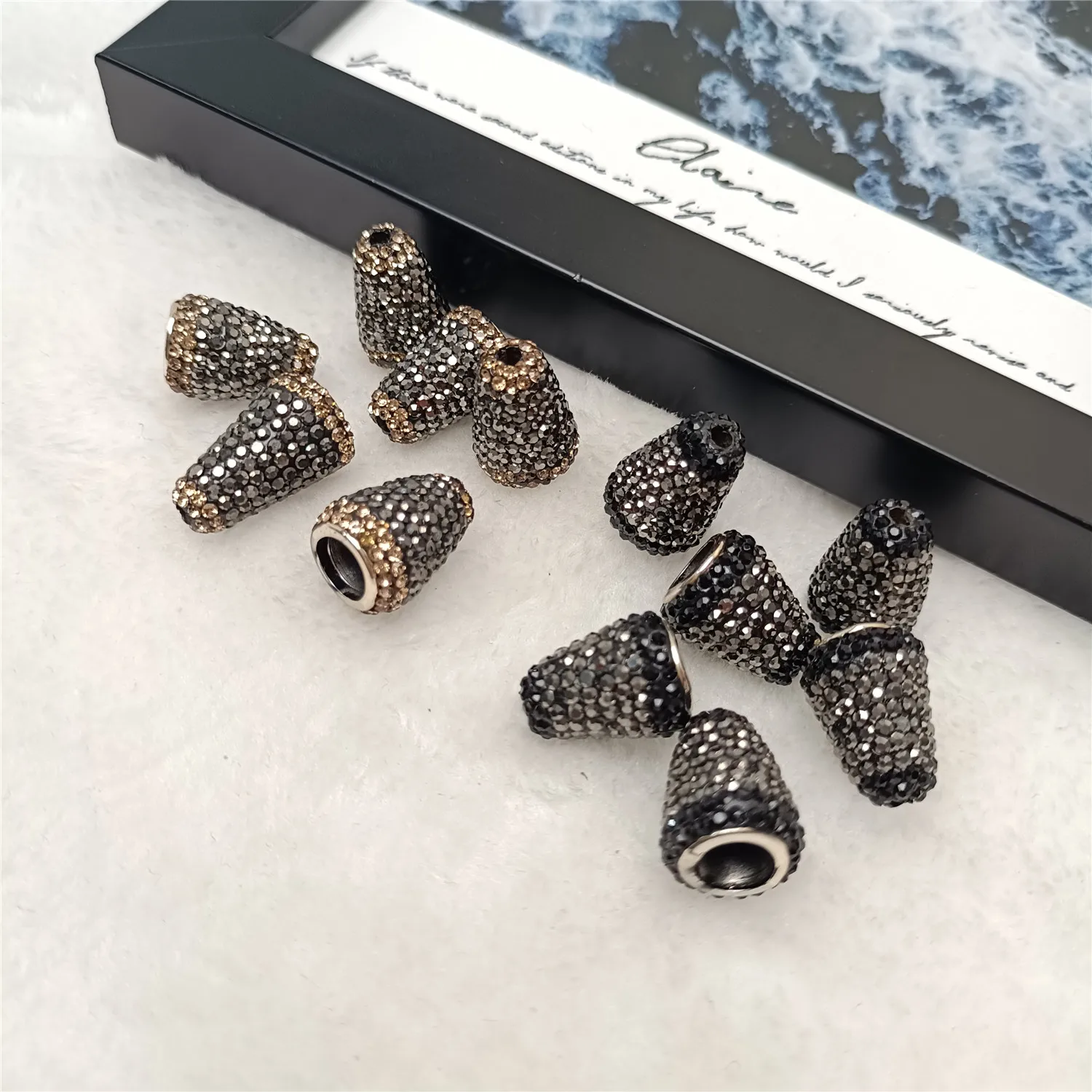 10pcs/batch full diamond pendant clock spacer beads ladies DIY necklace, bracelet, earrings jewelry accessories wholesale
10pcs/batch full diamond pendant clock spacer beads ladies DIY necklace, bracelet, earrings jewelry accessories wholesale