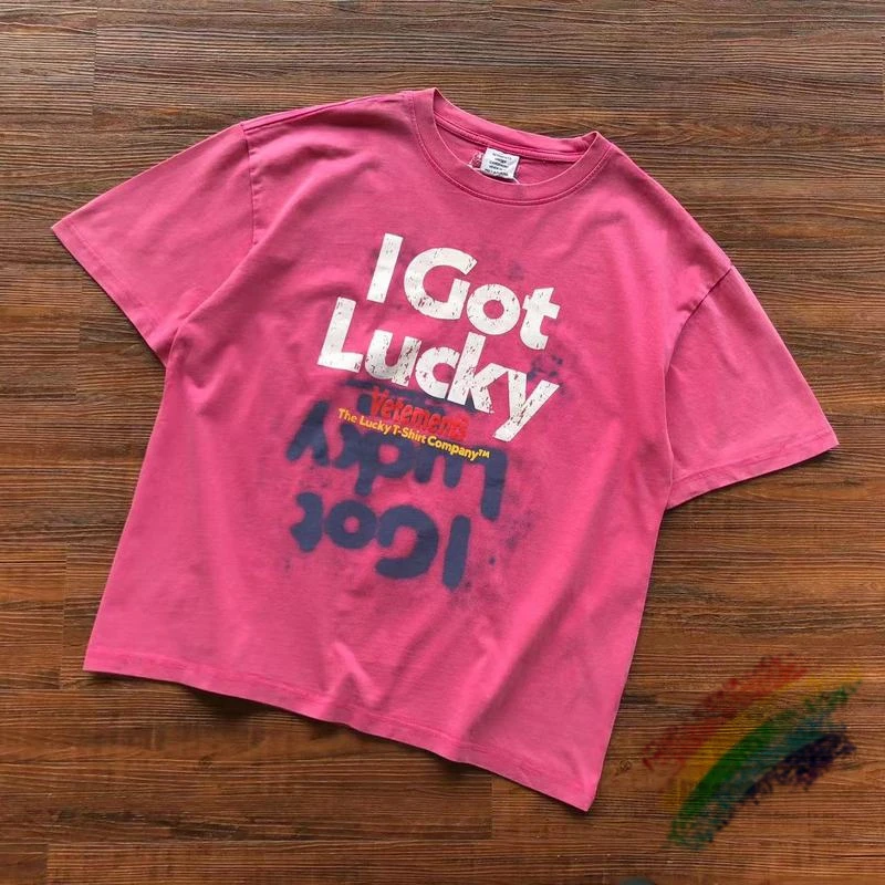 Высококачественная винтажная промытая футболка для мужчин и женщин, тяжелая ткань, я ничего не делал, розовая футболка на удачу
Высококачественная винтажная промытая футболка для мужчин и женщин, тяжелая ткань, я ничего не делал, розовая футболка на удачу