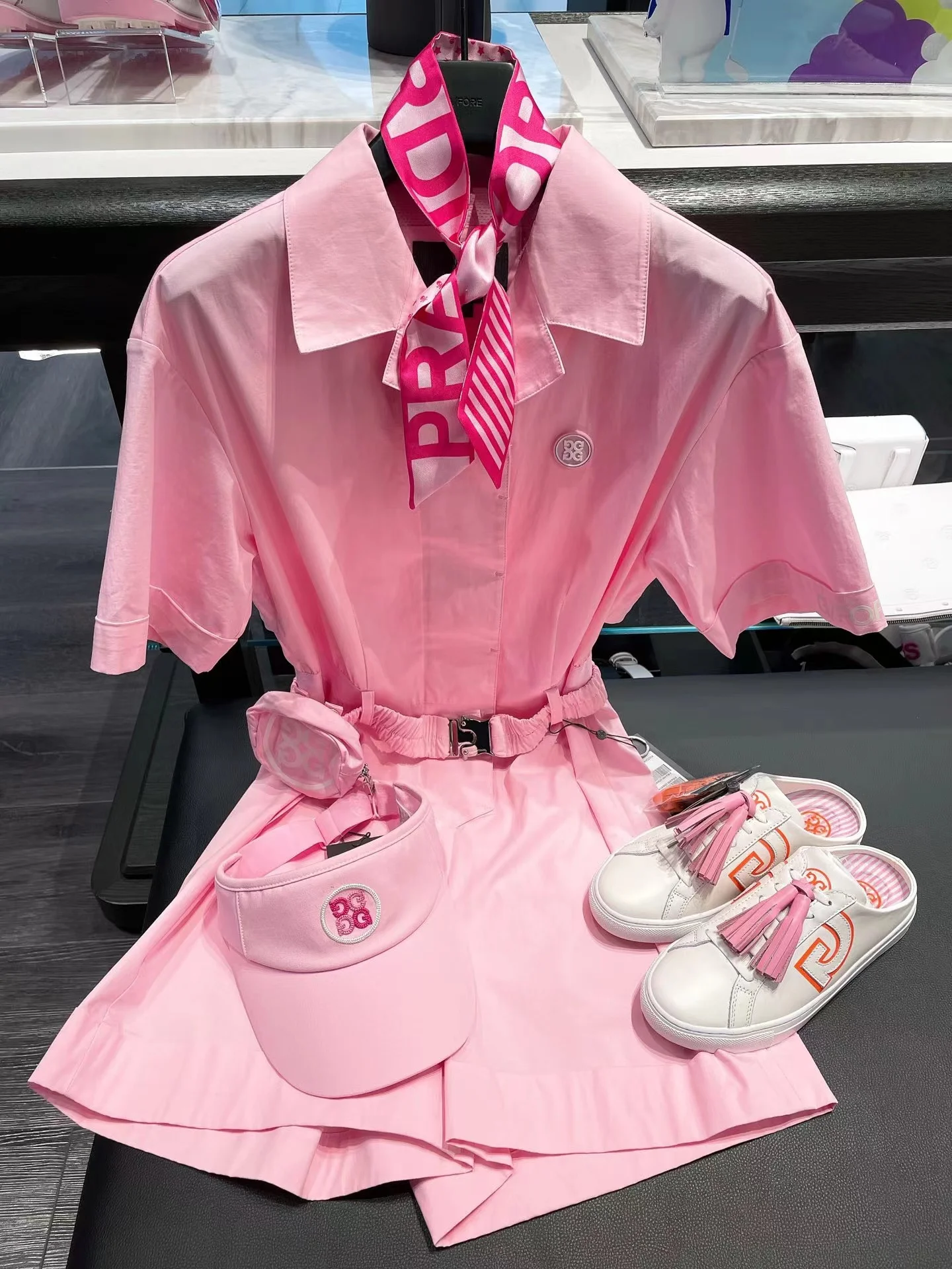2022 summer new golf ladies shirts comfortable one-piece suit high-end French pink tooling
2022 summer new golf ladies shirts comfortable one-piece suit high-end French pink tooling
