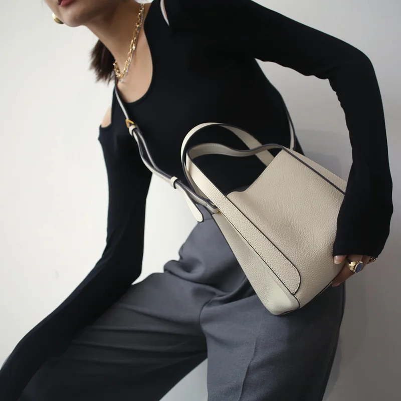 Cowhide Bucket Bag for Women 2022 Trend High Quality Genuine Leather Shoulder Crossbody Bags Bolsos Marca Mujer Lujo
Cowhide Bucket Bag for Women 2022 Trend High Quality Genuine Leather Shoulder Crossbody Bags Bolsos Marca Mujer Lujo