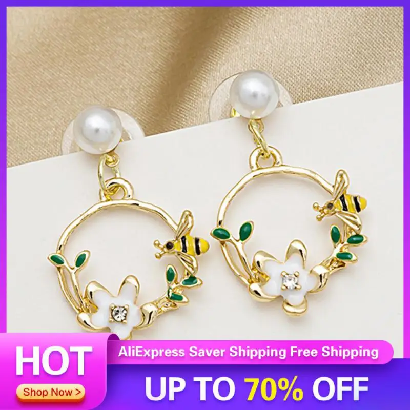 Fashion Earrings Fashionable And Versatile Alloy Material Earring Earrings Bee Earrings Strong Sense Of Decoration Durable
Fashion Earrings Fashionable And Versatile Alloy Material Earring Earrings Bee Earrings Strong Sense Of Decoration Durable