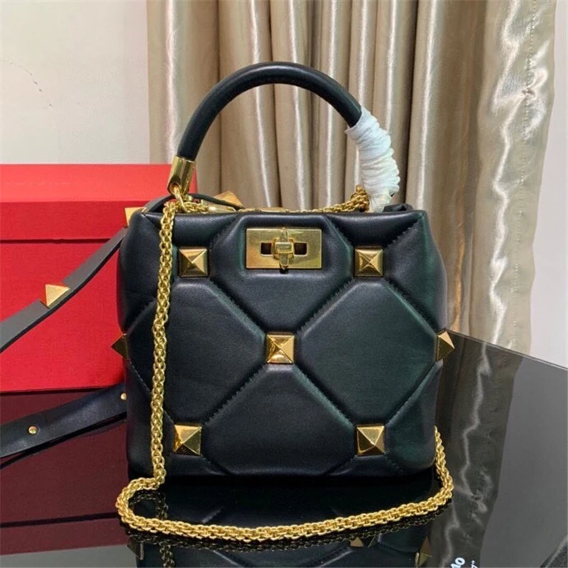 Fashion Women's Genuine Leather Rivet Shoulder Bag Trend Female Handbag High-quality Luxury Brand Designer Crossbody Bags Purse
Fashion Women's Genuine Leather Rivet Shoulder Bag Trend Female Handbag High-quality Luxury Brand Designer Crossbody Bags Purse