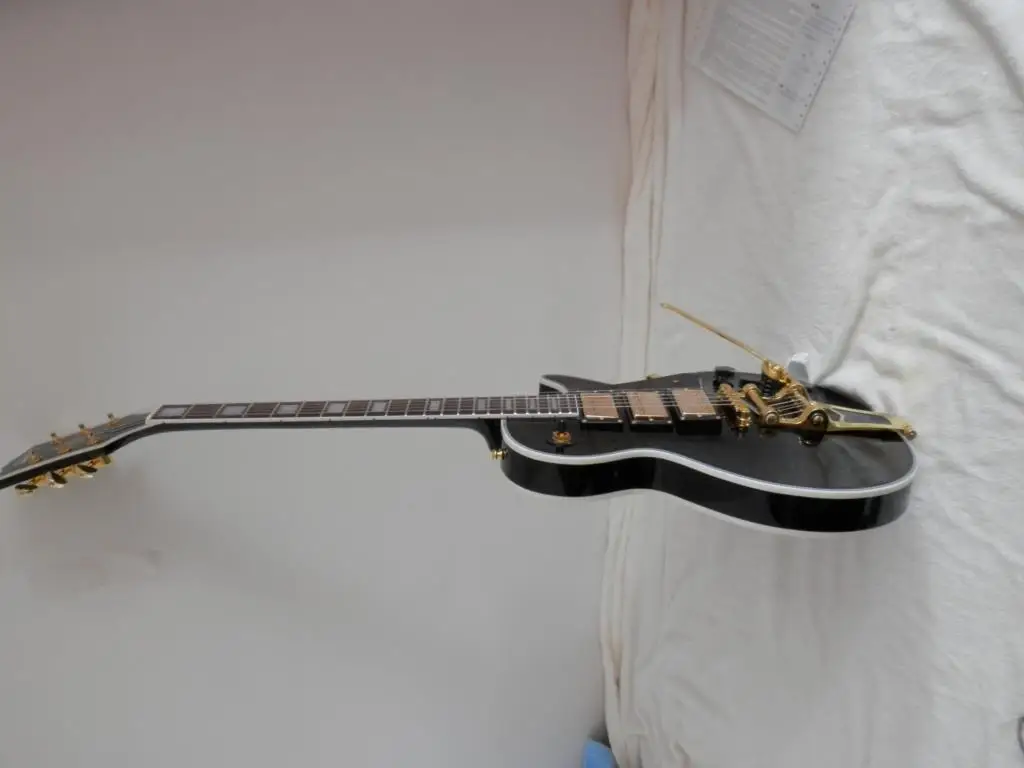 Заводская изготовленная на заказ черная электрическая гитара 3 звукоснимателя с Bigsby Tremolo Бесплатная доставка 11yue2
Заводская изготовленная на заказ черная электрическая гитара 3 звукоснимателя с Bigsby Tremolo Бесплатная доставка 11yue2