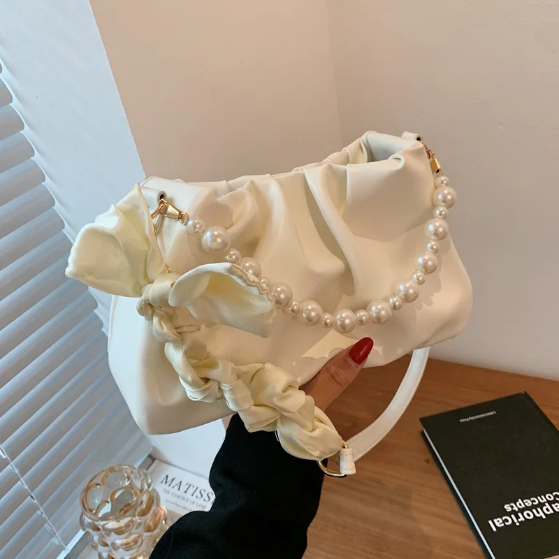 Silk scarf underarm bag women 2021 summer new chain shoulder bag cross bag handbag casual small square bag women
Silk scarf underarm bag women 2021 summer new chain shoulder bag cross bag handbag casual small square bag women