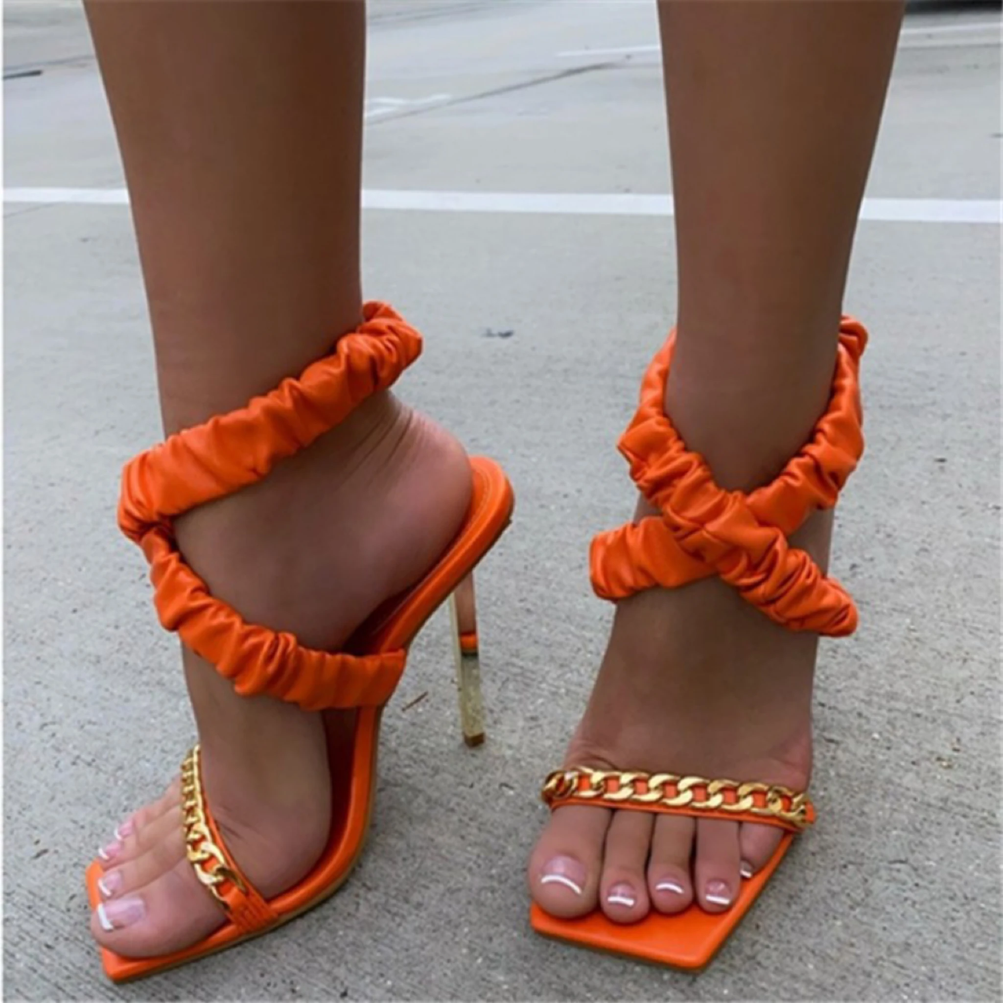 Туфли-лодочки женские с перекрестной шнуровкой, роскошные пикантные, повседневные, на высоком каблуке, с металлической цепочкой, для вечерн... 
Туфли-лодочки женские с перекрестной шнуровкой, роскошные пикантные, повседневные, на высоком каблуке, с металлической цепочкой, для вечерн...