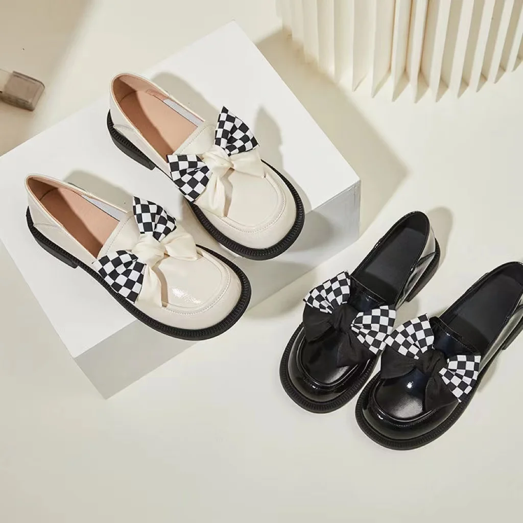 Low with black and white loafers female sponge bowknot small leather shoes new D word buckle breathable JK single shoes
Low with black and white loafers female sponge bowknot small leather shoes new D word buckle breathable JK single shoes