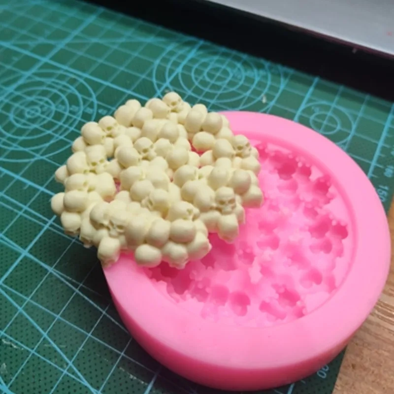 Creative Skull Pile Epoxy Resin Silicone Mold for DIY Handmade Ornaments Plaster Candle Jewelry Toys Key Chain Fondant Mould
Creative Skull Pile Epoxy Resin Silicone Mold for DIY Handmade Ornaments Plaster Candle Jewelry Toys Key Chain Fondant Mould