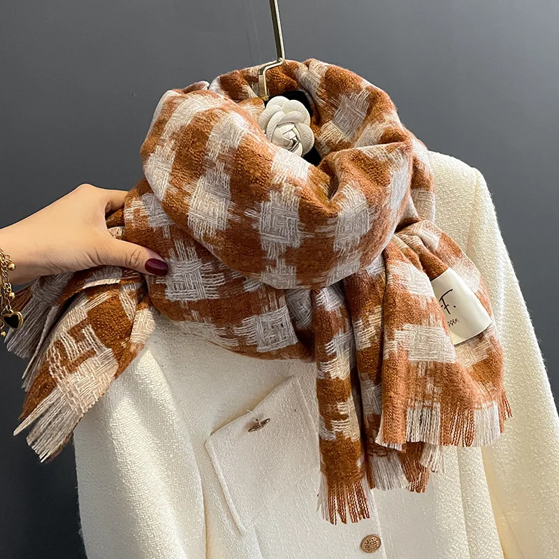 Winter2022New Fashion Checker Women's Scarf Double sided Thickened Wrapped with Cold proof shawl Short beard Skin touching Scarf
Winter2022New Fashion Checker Women's Scarf Double sided Thickened Wrapped with Cold proof shawl Short beard Skin touching Scarf