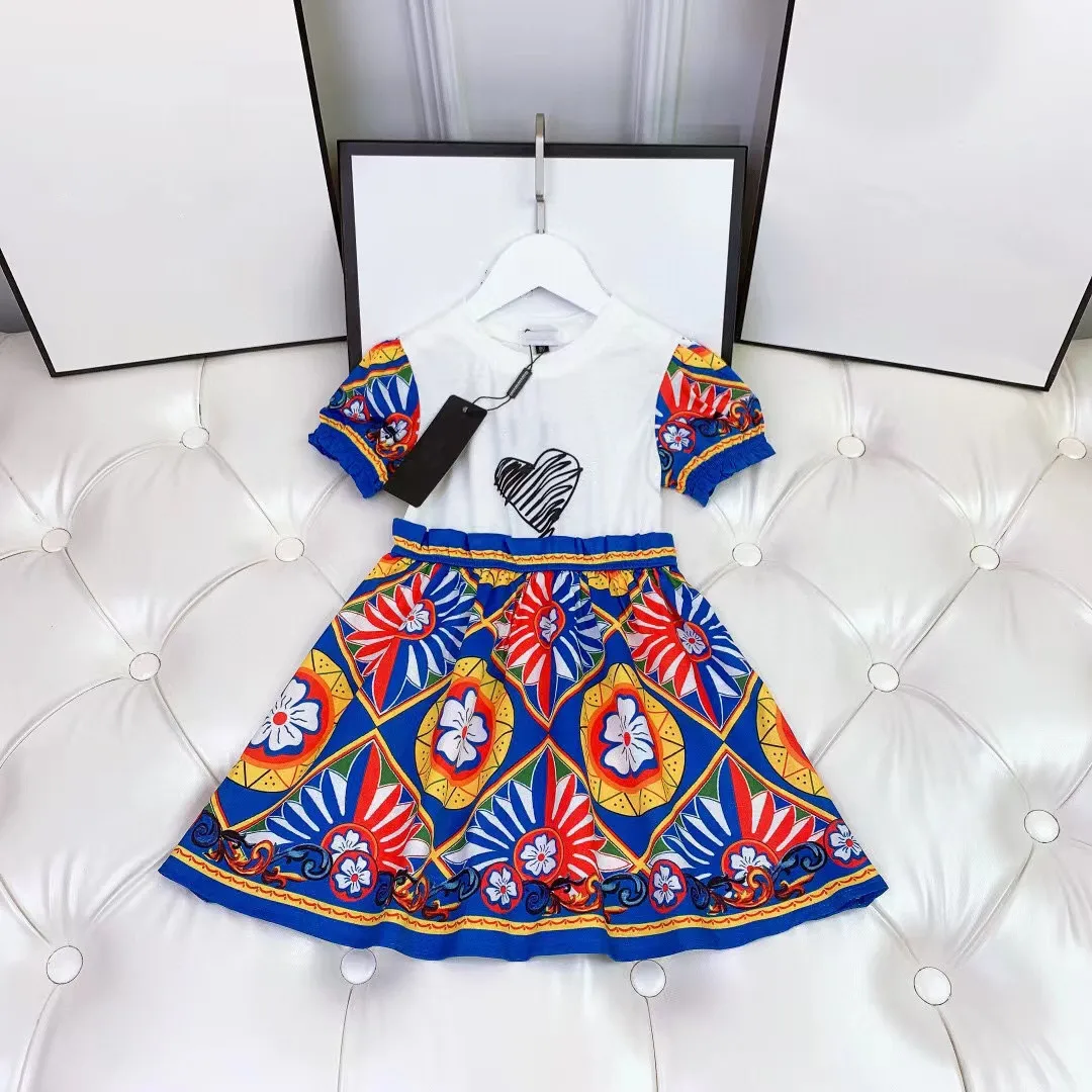 2022 Summer high quality fashion brand classic print stitched bubble sleeve Girl Dress 2 4 6 8 10 years old
2022 Summer high quality fashion brand classic print stitched bubble sleeve Girl Dress 2 4 6 8 10 years old