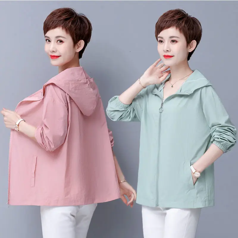 Spring Summer Hooded Jackets Women Casual Solid Color Nylon Thin Outerwear Basic Long Sleeves Tops Sun Protection Cardigan C130
Spring Summer Hooded Jackets Women Casual Solid Color Nylon Thin Outerwear Basic Long Sleeves Tops Sun Protection Cardigan C130
