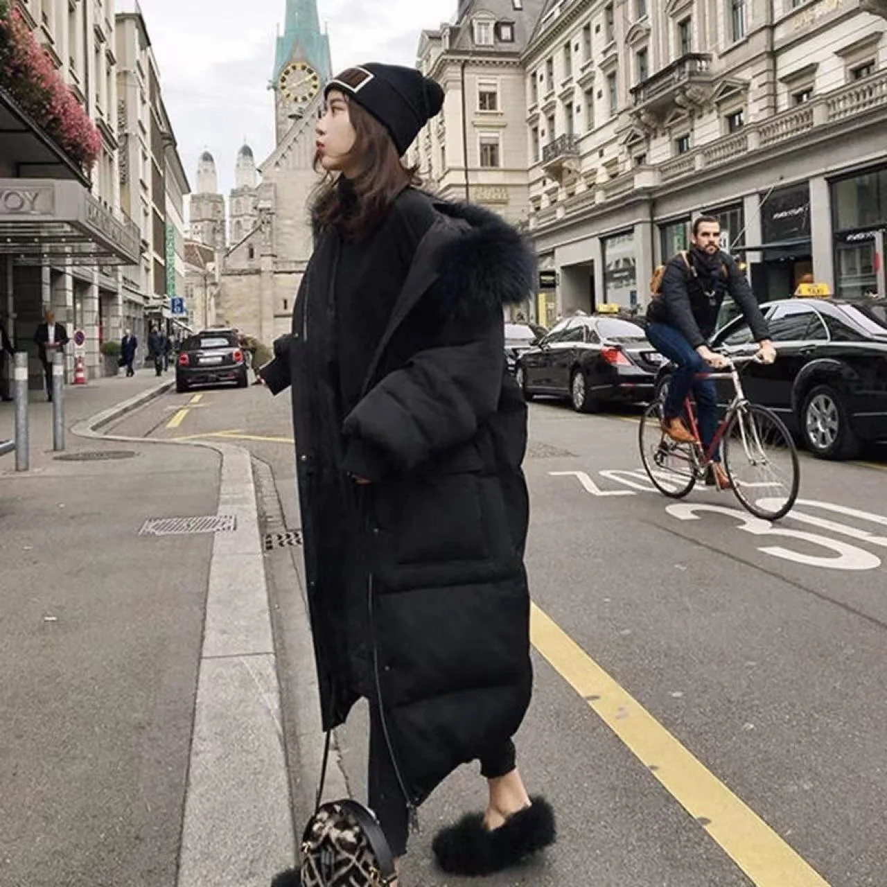 2022 Winter New Fashion Women's Wear Black Thickened Long Warm Down Cotton Suit Loose Thickened Street Photo Fashion Coat Length
2022 Winter New Fashion Women's Wear Black Thickened Long Warm Down Cotton Suit Loose Thickened Street Photo Fashion Coat Length