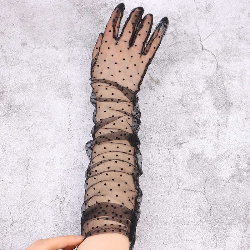 

Women Black Silk Short Gloves Lace Mesh Gauze Ultra Thin Vintage Elegant Women Opera Gloves Sexy Transparent Party Glove