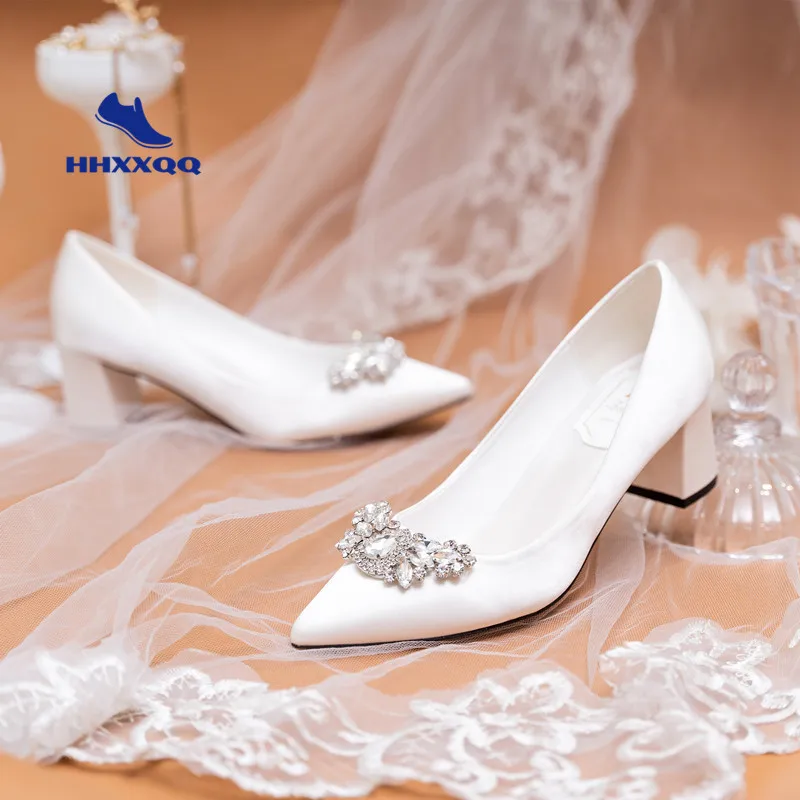 White Wedding Shoes Pregnant Women Can Wear Thick Heel Rhinestone French Wedding Bridal Shoes Large Size Single Shoes 4243
White Wedding Shoes Pregnant Women Can Wear Thick Heel Rhinestone French Wedding Bridal Shoes Large Size Single Shoes 4243