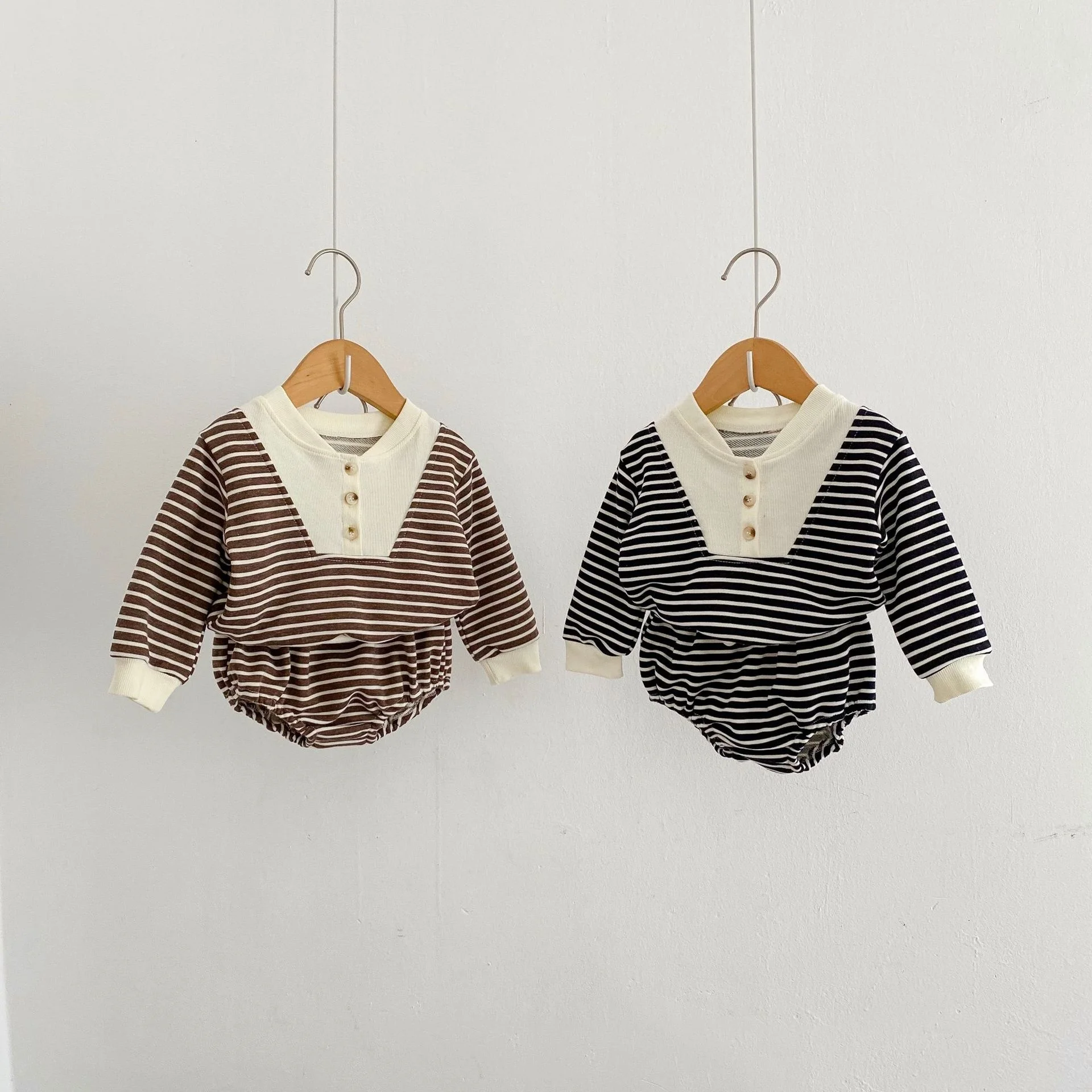 Long-Sleeved Baby Girls Boys Striped Tops + Bloomer Shorts(Diaper Covers) Toddler Cotton 2-Piece Outfit Clothing Sets 0-36Months
Long-Sleeved Baby Girls Boys Striped Tops + Bloomer Shorts(Diaper Covers) Toddler Cotton 2-Piece Outfit Clothing Sets 0-36Months