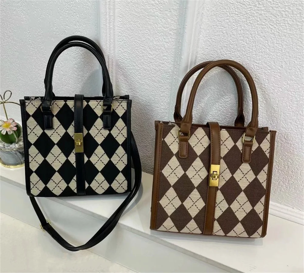 rand Designer Crossbody Bags for Women 2022 Luxury Handbags Metal Bullet Buckle Tote Bag Girl Checkerboard Grid Shoulder Bag
rand Designer Crossbody Bags for Women 2022 Luxury Handbags Metal Bullet Buckle Tote Bag Girl Checkerboard Grid Shoulder Bag