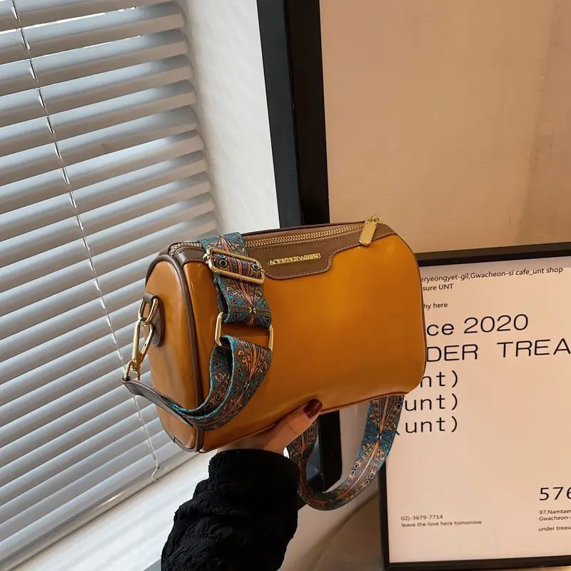 Сумка на плечо Женская в стиле ретро, Модный Бостон с широким ремнем через плечо, саквояж кросс-боди из экокожи
Сумка на плечо Женская в стиле ретро, Модный Бостон с широким ремнем через плечо, саквояж кросс-боди из экокожи