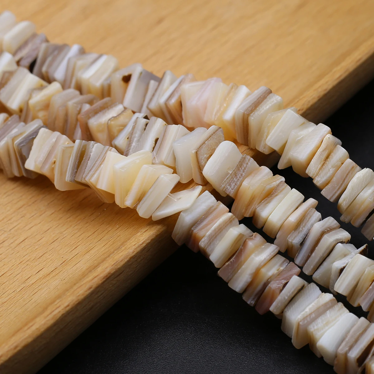 Wholesale Natural Shell Slice Beads Square Art Shell Bead for Trendy Jewelry Making Diy Women Bracelet Necklace Accessories
Wholesale Natural Shell Slice Beads Square Art Shell Bead for Trendy Jewelry Making Diy Women Bracelet Necklace Accessories