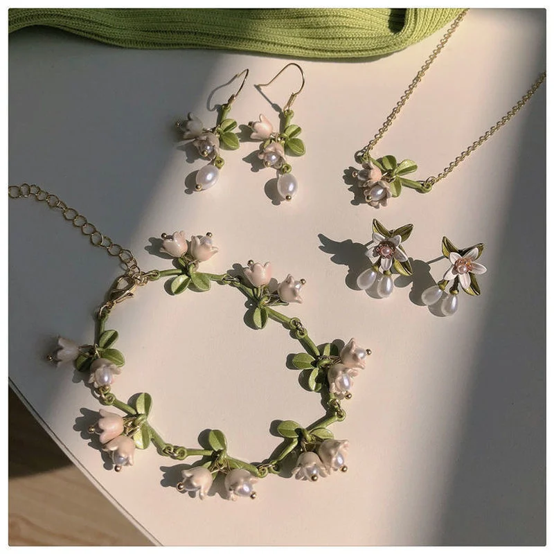 4PCS/Set Romantic White Flower Pearl Jewelry Set Lily of The Valley Vintage Earrings Necklace Bracelet for Women Gift Bijoux
4PCS/Set Romantic White Flower Pearl Jewelry Set Lily of The Valley Vintage Earrings Necklace Bracelet for Women Gift Bijoux