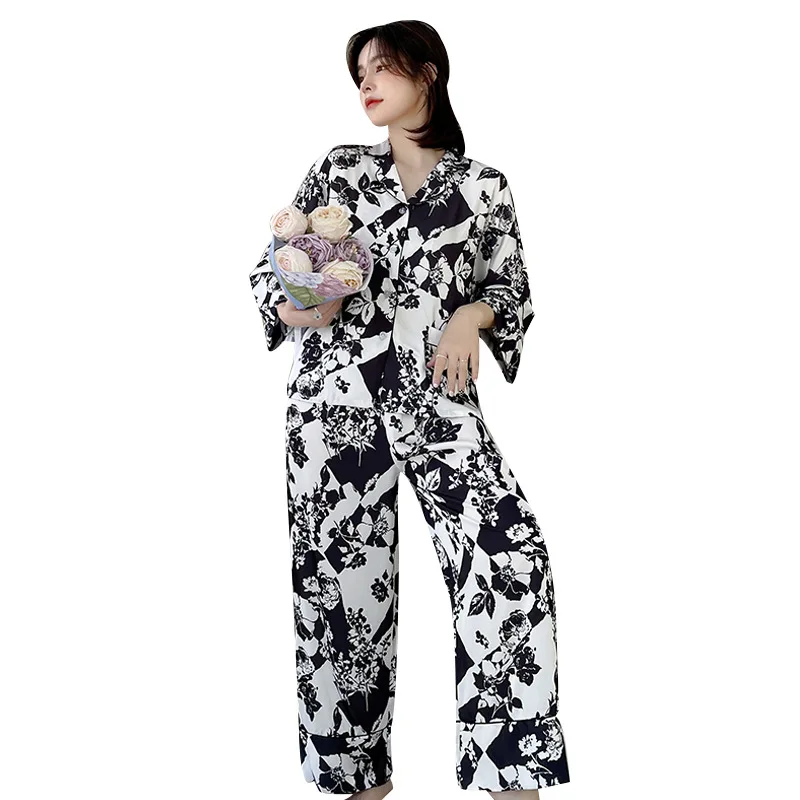 New black and white floral imitation silk pajamas manufacturers wholesale pajamas for women
New black and white floral imitation silk pajamas manufacturers wholesale pajamas for women
