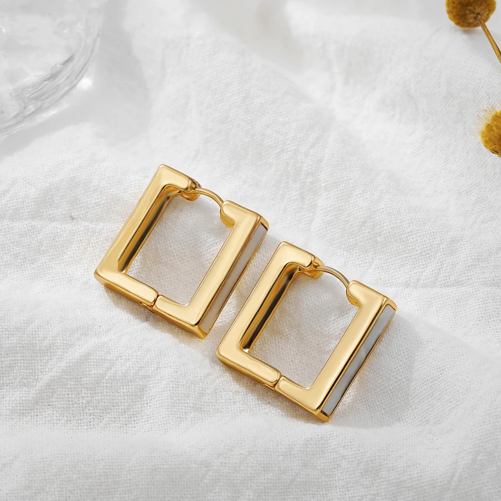 Fashion Geometric Square Ear Buckle Hoop Earrings for Women Charm White Shell Ear Piercing Hoops New Trendy Jewelry
Fashion Geometric Square Ear Buckle Hoop Earrings for Women Charm White Shell Ear Piercing Hoops New Trendy Jewelry