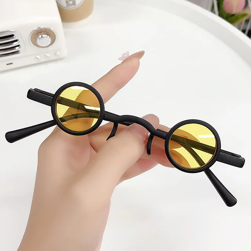 2022 Vintage Sunglasses for Men Gothic Vampire Style Cool Women Glasses Small SteamPunk Brand Design Sun Glasses Oculos De Sol
2022 Vintage Sunglasses for Men Gothic Vampire Style Cool Women Glasses Small SteamPunk Brand Design Sun Glasses Oculos De Sol