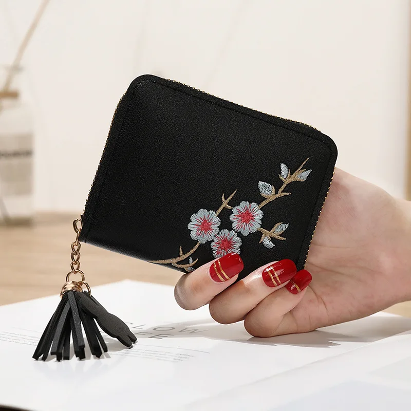 New High-Capacity Korean Women's Zip Fastener Zero Purse Flower PU Leather Embroidery Animal Girl Student Short Purse Gift
New High-Capacity Korean Women's Zip Fastener Zero Purse Flower PU Leather Embroidery Animal Girl Student Short Purse Gift