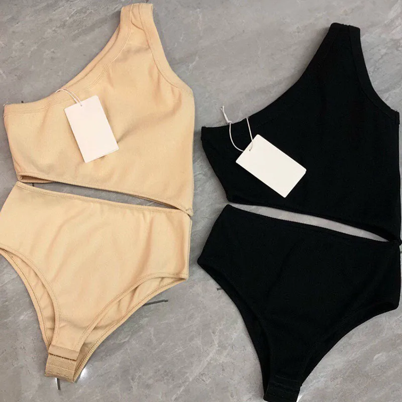 22 Summer Designer Irregular OneShoulder Bras Sets Women Sexy Knitted Black Buckles Bottoming Vest Tight Flesh Bottoming Panties
22 Summer Designer Irregular OneShoulder Bras Sets Women Sexy Knitted Black Buckles Bottoming Vest Tight Flesh Bottoming Panties