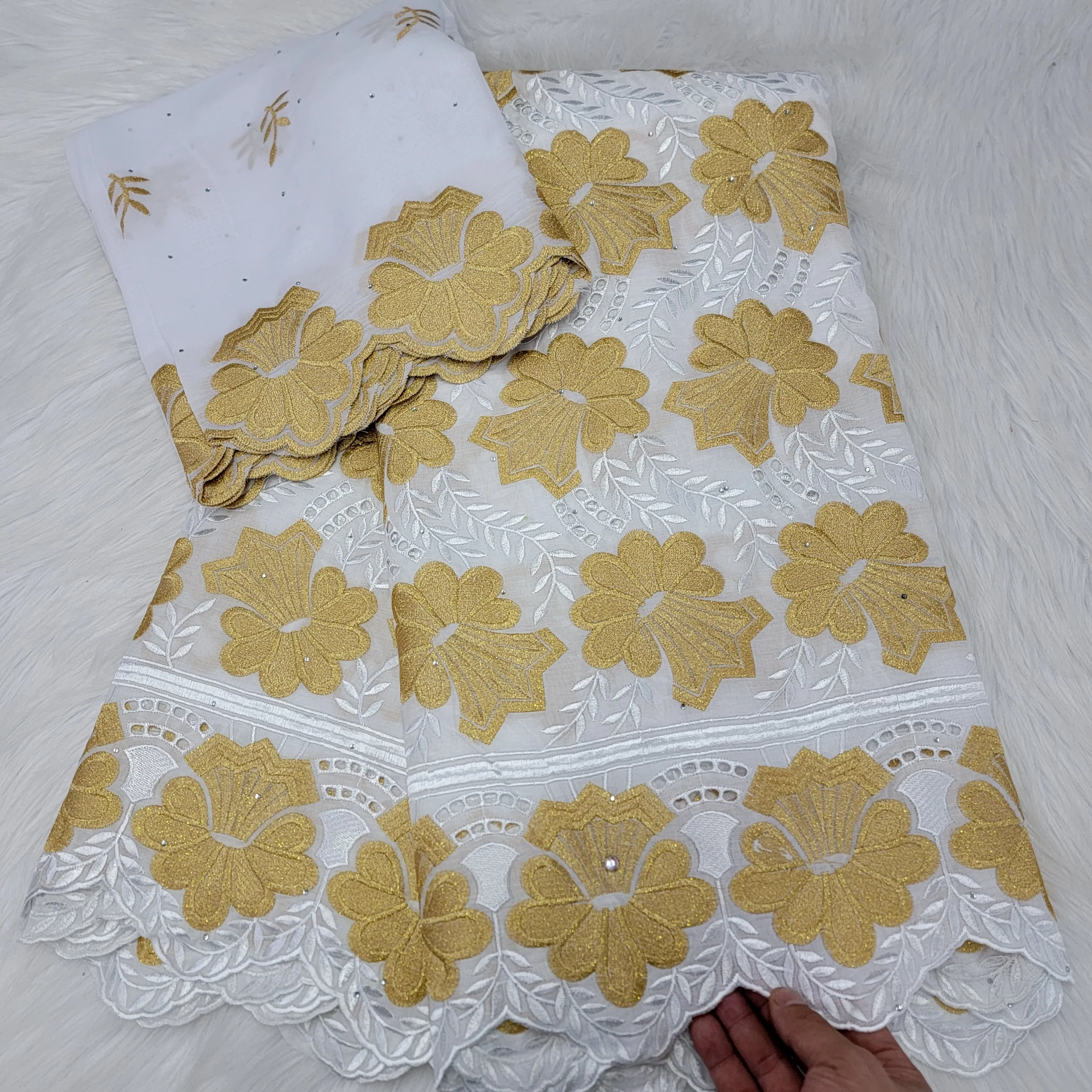 Beautiful African Lace Fabric Swiss Voile Lace in Switzerland For Wedding 7 Yards 100% Cotton Dry Lace Fabric For Dress Sewing
Beautiful African Lace Fabric Swiss Voile Lace in Switzerland For Wedding 7 Yards 100% Cotton Dry Lace Fabric For Dress Sewing